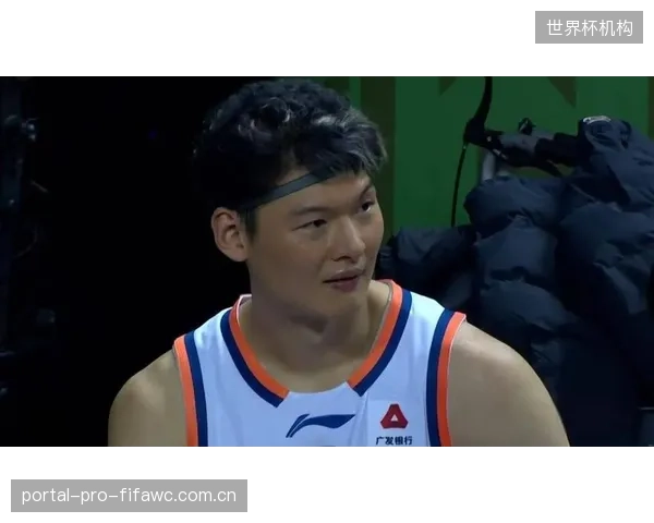 上海队王哲林不仅是终结点更是战术轴心，其高位策应能力丰富了球队打法。
